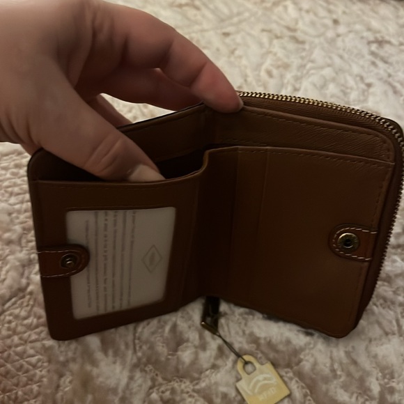 NWTS! Fossil Logan zip wallet in saddle brown - Picture 3 of 4